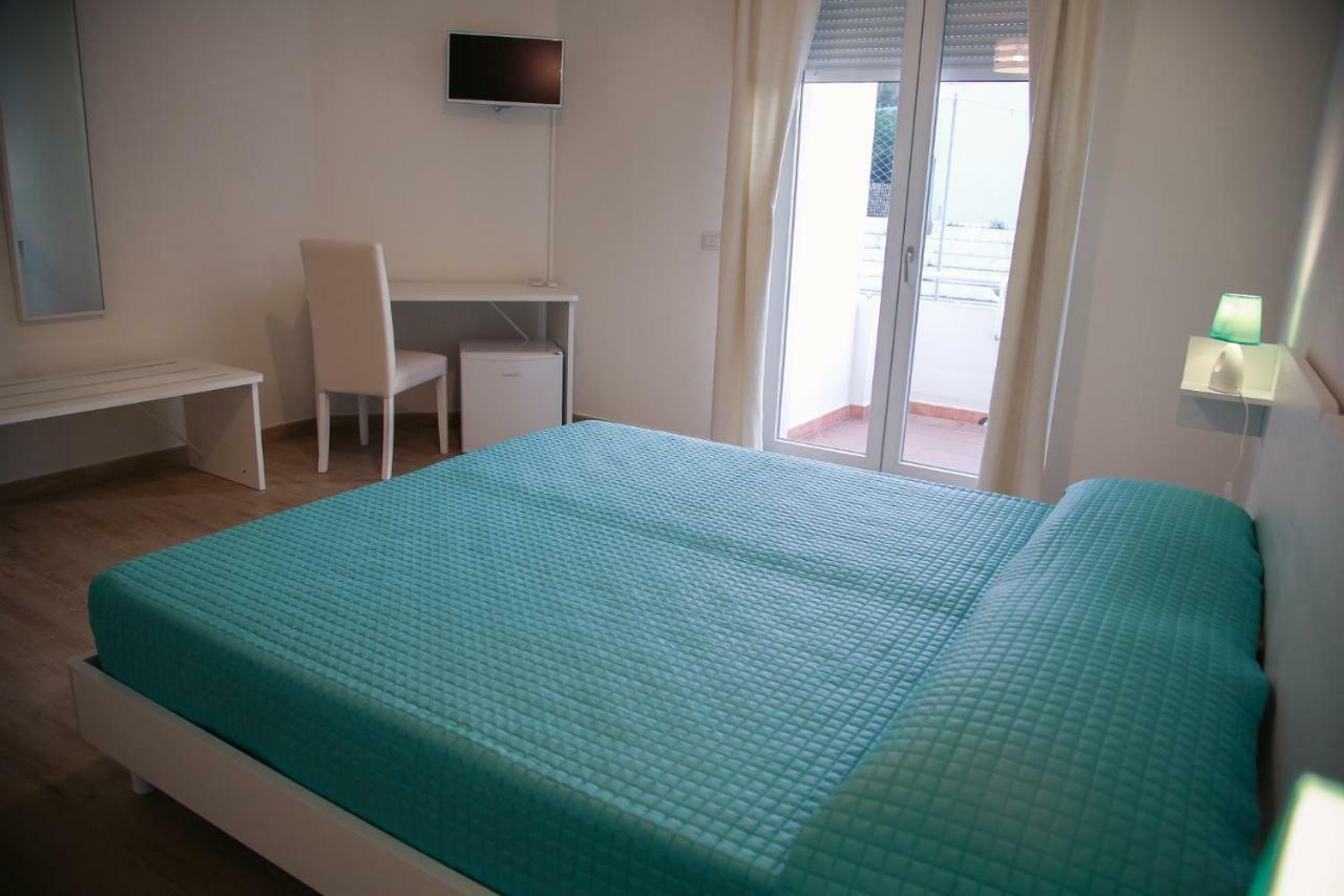 B&B Le Tre Spiagge Calasetta Eksteriør bilde